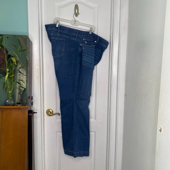 Torrid #feelthefit Bombshell Straight Premium Stretch Distressed Jeans, 28S #299 - Picture 5 of 10